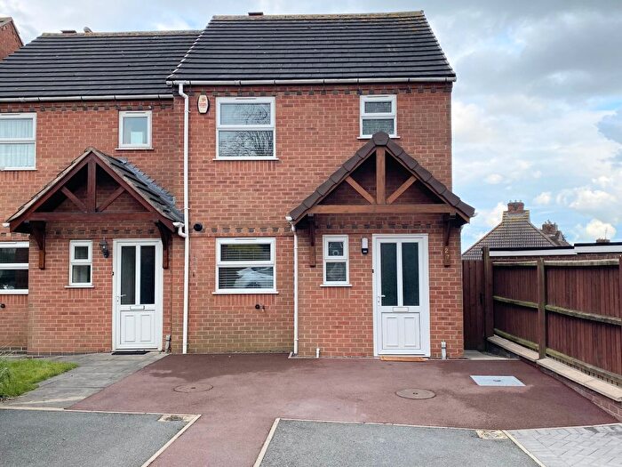 3 Bedroom Semi-Detached House To Rent In Springfield Road, Swadlincote, Swadlincote, DE11
