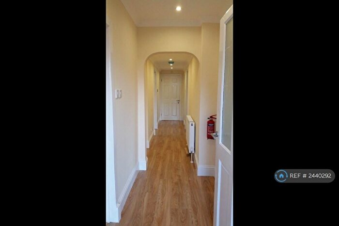 4 Bedroom Flat To Rent In Broomhouse Avenue, Edinburgh, EH11
