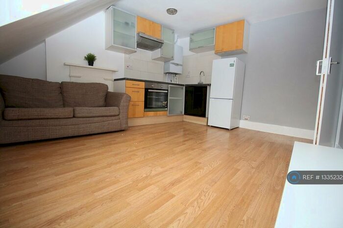 2 Bedroom Flat To Rent In Newington Green, London, N16