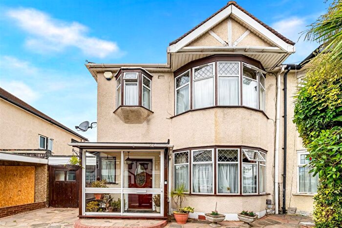 3 Bedroom Property For Sale In Redbridge Lane East, Ilford, IG4
