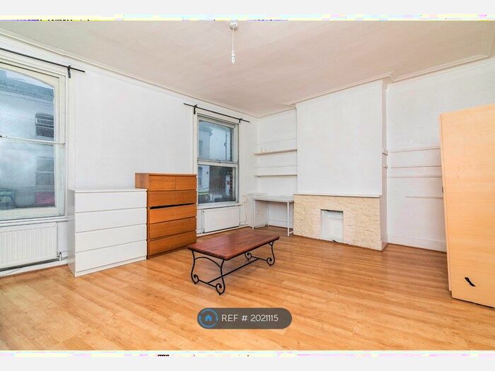 3 Bedroom Flat To Rent In West Green Road, London, N15