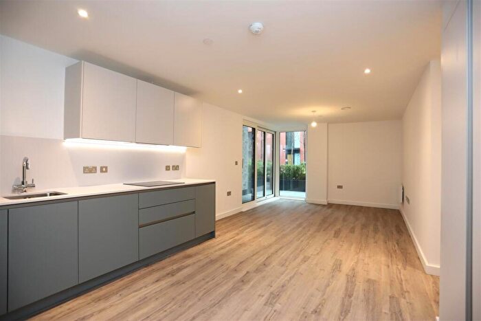 2 Bedroom Apartment To Rent In The Railings, Middlewood Locks, M5