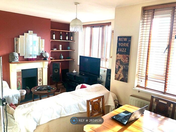 1 Bedroom Flat To Rent In Mark House, London, E2