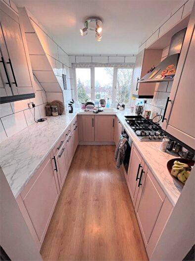 2 Bedroom Flat To Rent In High Road, London, N20
