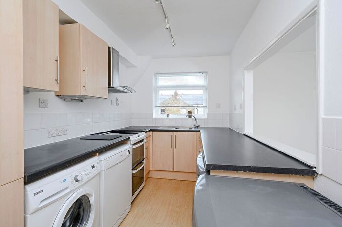 2 Bedroom Flat To Rent In Langham Road, West Wimbledon, SW20