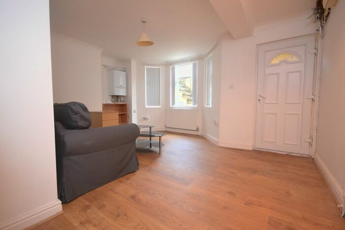 1 Bedroom Flat To Rent In Hamilton Road, Reading, Berkshire, RG1