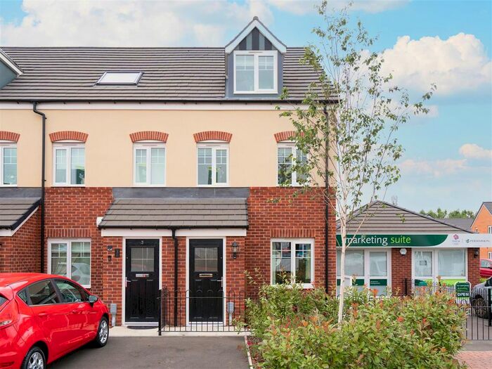 3 Bedroom Semi-Detached House To Rent In Sundowner Grove, Tipton, DY4