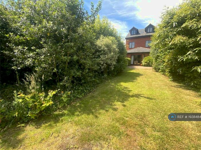 4 Bedroom Detached House To Rent In Black Horse Hill, Wirral, CH48