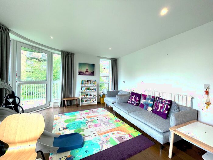 3 Bedroom Flat To Rent In Pegler Square, Kidbrooke, SE3