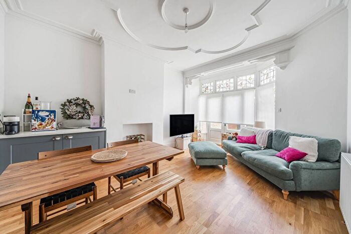 2 Bedroom Flat To Rent In Downton Avenue, Streatham Hill, London, SW2
