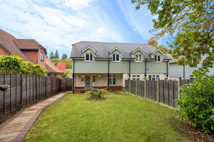 3 Bedroom Semi Detached House For Sale In The Shrave, Four Marks, Alton, Hampshire, GU34