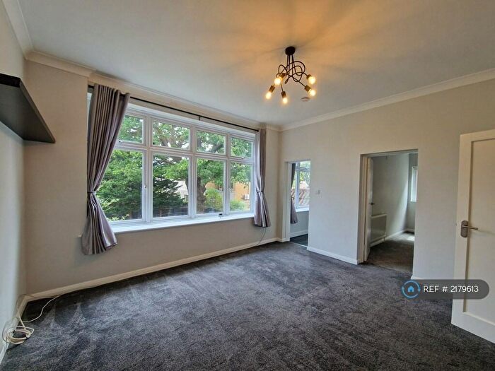 1 Bedroom Flat To Rent In Grove Park Road, London, SE9