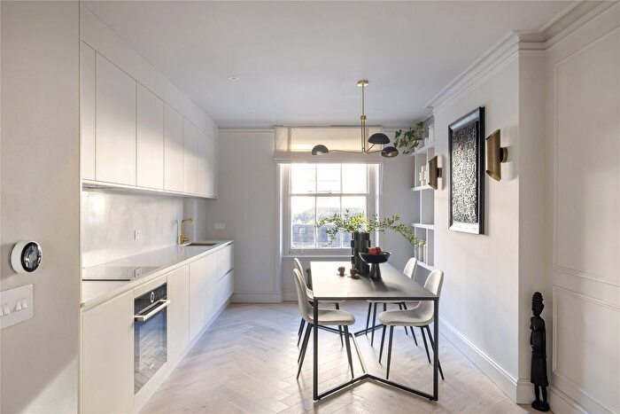 2 Bedroom Flat For Sale In Kensington Gardens Square, London, W2