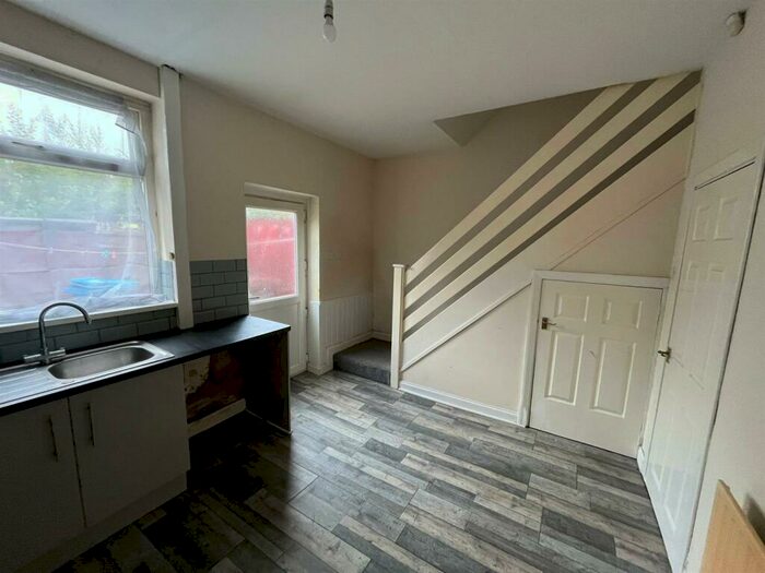 2 Bedroom House To Rent In Palm Street, Oldham, OL4