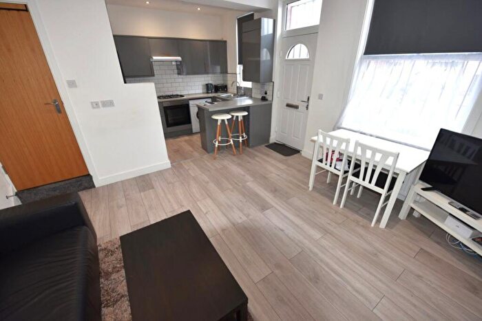 2 Bedroom House To Rent In Glossop Street, LS6