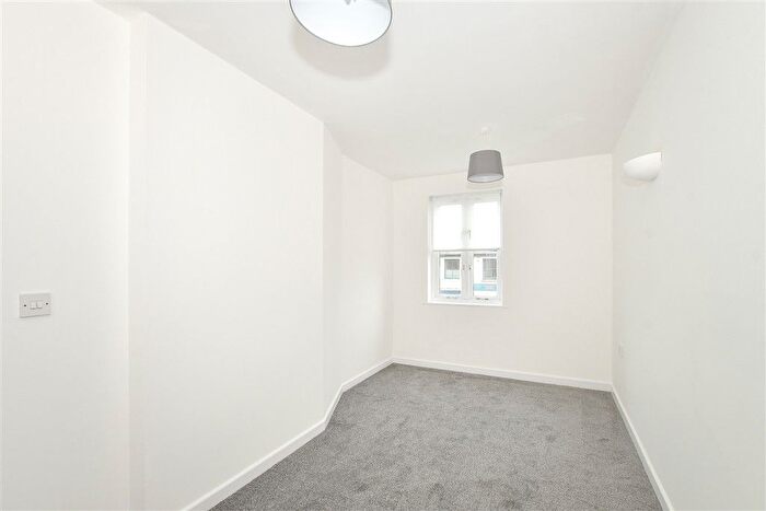 2 Bedroom Flat For Sale In Framfield Road, Uckfield, East Sussex, TN22