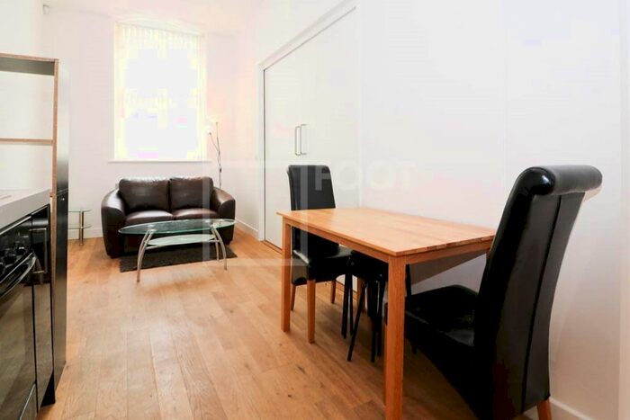 1 Bedroom Flat To Rent In Hanover House, Chapel Street, Bradford, BD1