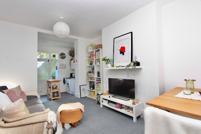 2 Bedroom Flat To Rent In Alvington Crescent, Dalston, London, E8