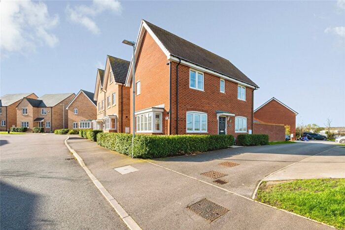 3 Bedroom Detached House For Sale In Hadrian Crescent, Leighton Buzzard, Bedfordshire, LU7