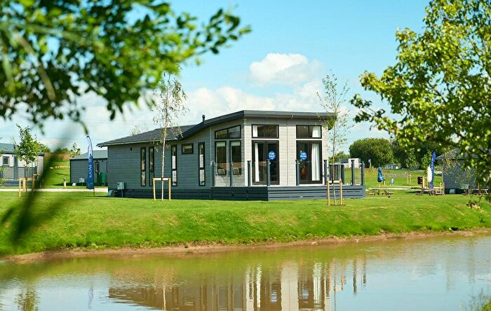 2 Bedroom Lodge For Sale In New Road, SP5