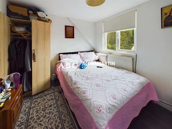 1 Bedroom Apartment For Sale In Endersleigh Gardens, London, NW4