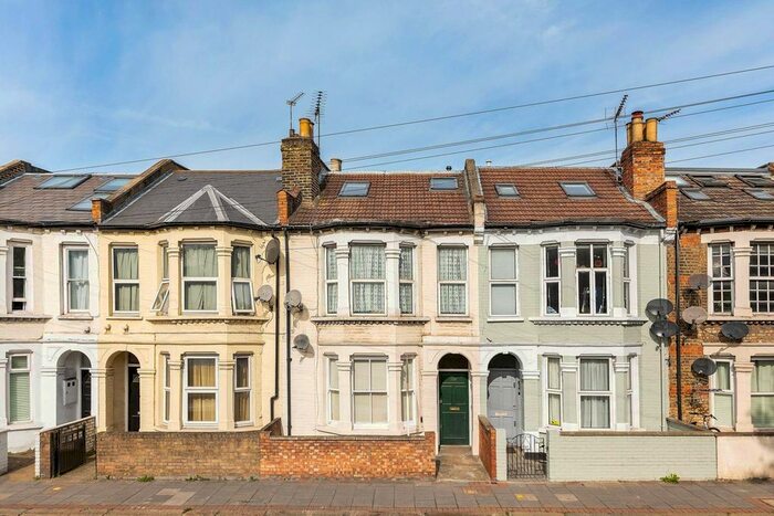 2 Bedroom Flat To Rent In Townmead Road, Sands End, London, SW6