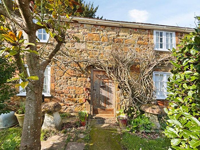 2 Bedroom Detached House For Sale In Farriers Way, Shorwell, Newport, PO30