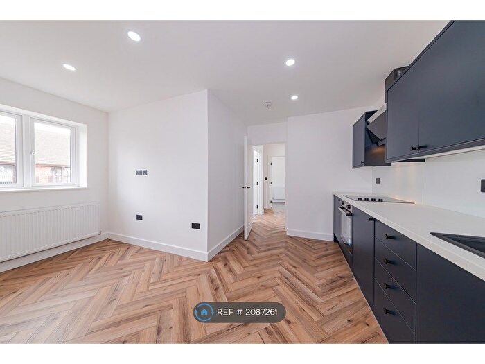 2 Bedroom Flat To Rent In Austin Court, Sutton Coldfield, B74