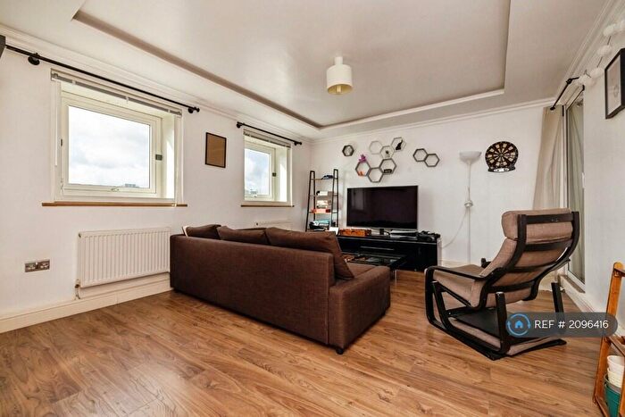 2 Bedroom Flat To Rent In Gillfoot, London, NW1