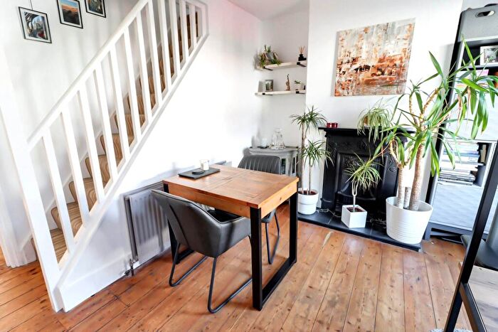 2 Bedroom Terraced House For Sale In Elgar Road, Reading, RG2