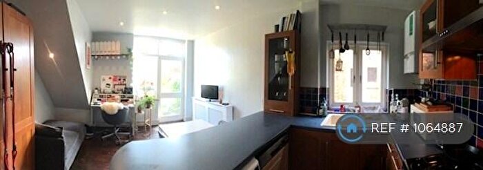 2 Bedroom Maisonette To Rent In Sedgemere Avenue, London, N2