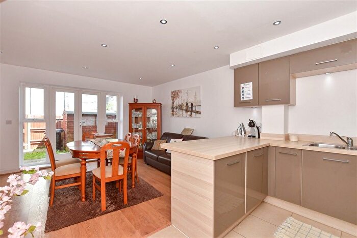 4 Bedroom Town House For Sale In Westwood Drive, Canterbury, Kent, CT2