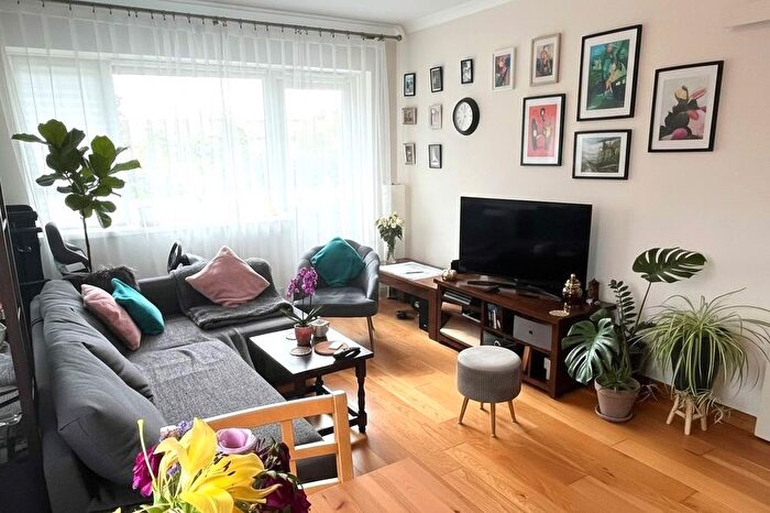 2 Bedroom Flat For Sale In Old Ruislip Road, Northolt, UB5