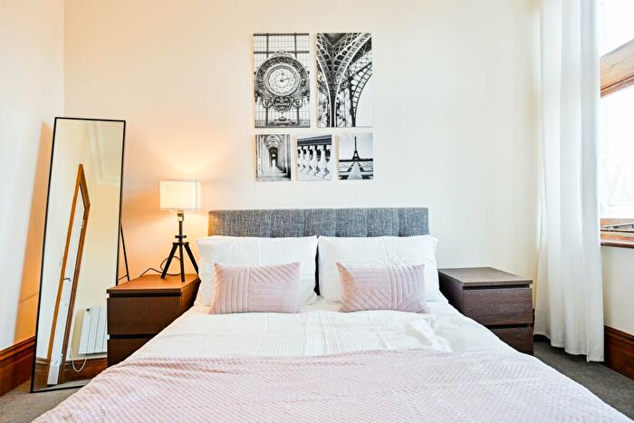 3 Bedroom Flat To Rent In Old Christchurch Road, Bournemouth, Dorset, BH1