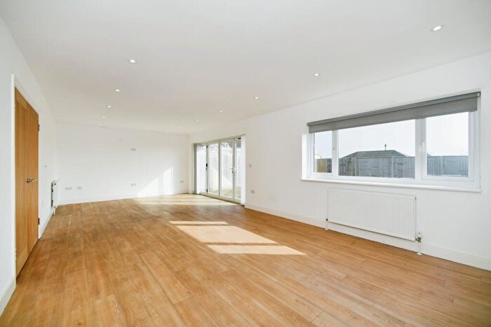 4 Bedroom House To Rent In Dorothy Avenue, Peacehaven, BN10