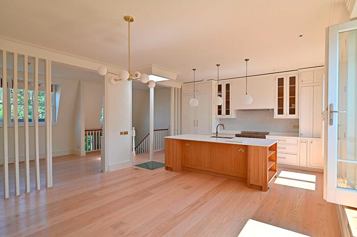 3 Bedroom Flat To Rent In Upper Addison Gardens, London, W14