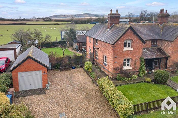 4 Bedroom Semi-Detached House For Sale In Mount Pleasant, Teddington, GL20