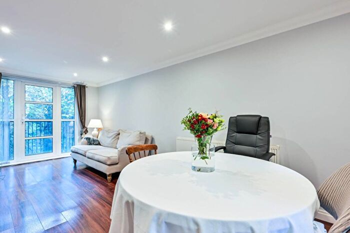 1 Bedroom Flat For Sale In Gateway House, Guildford, GU1