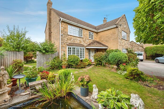 4 Bedroom Detached House For Sale In Snarlton Lane, Melksham, SN12