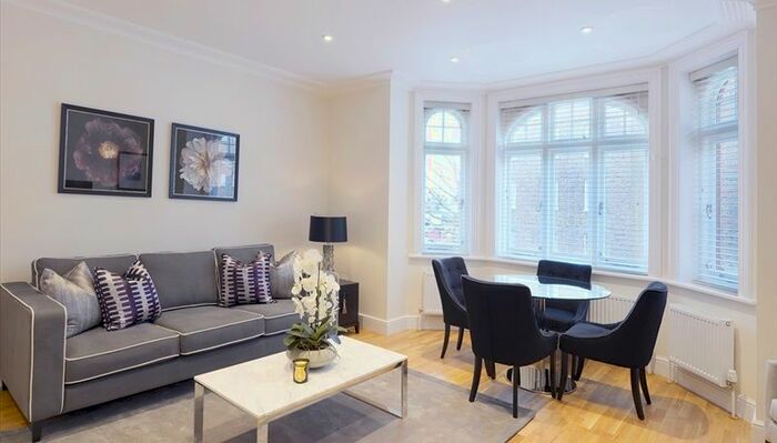 2 Bedroom Flat To Rent In Hamlet Gardens, Ravenscourt Park, London, W6