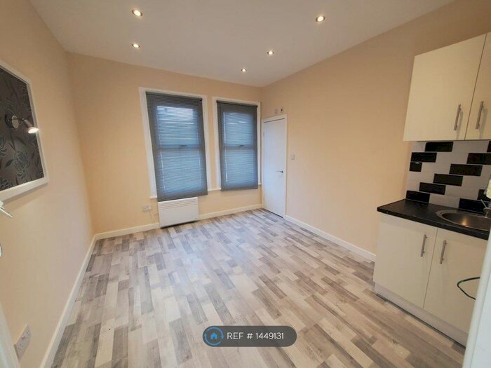 Studio To Rent In Battersea, London, SW11