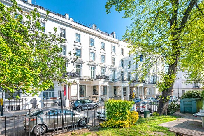 2 Bedroom Flat To Rent In St Stephens Gardens, Bayswater, London, W2