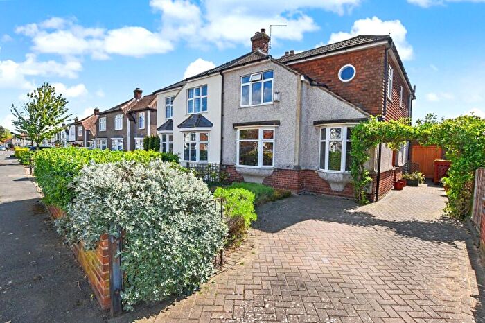 5 Bedroom Semi-Detached House For Sale In Grace Avenue, Bexleyheath, DA7