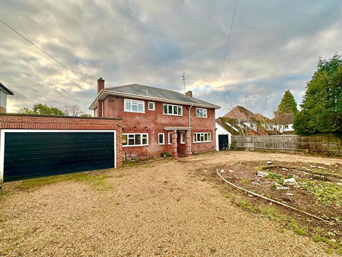 5 Bedroom Detached House To Rent In Parkway, Surrey, GU15