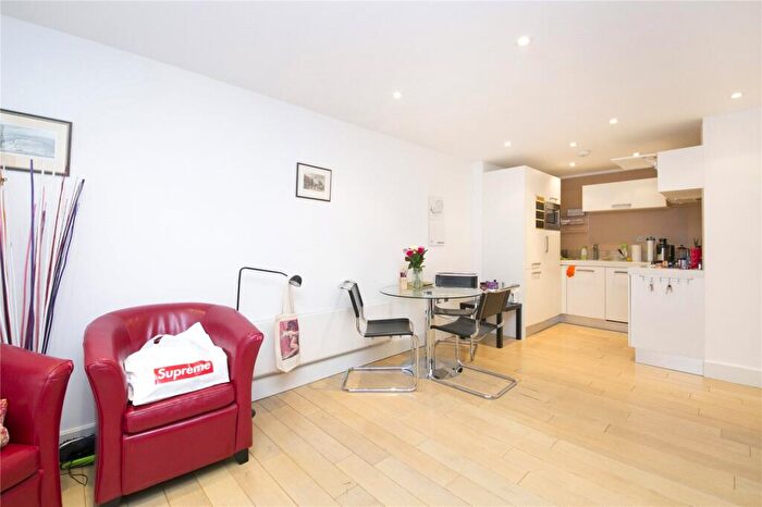 1 Bedroom Apartment To Rent In Hatton Place, Clerkenwell, London, EC1N