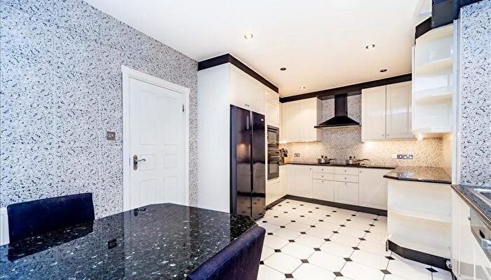 4 Bedroom Flat To Rent In Park Road, London, NW8