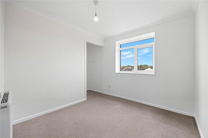 2 Bedroom Apartment For Sale In St. Lawrence Gardens, Leigh-on-Sea, Essex, SS9