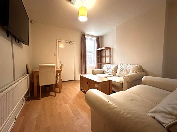 4 Bedroom House To Rent In Harland Road, Sheffield, S11
