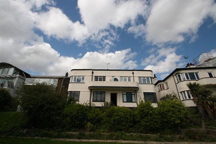 2 Bedroom Apartment To Rent In Undercliff Gardens, Leigh-On-Sea, SS9