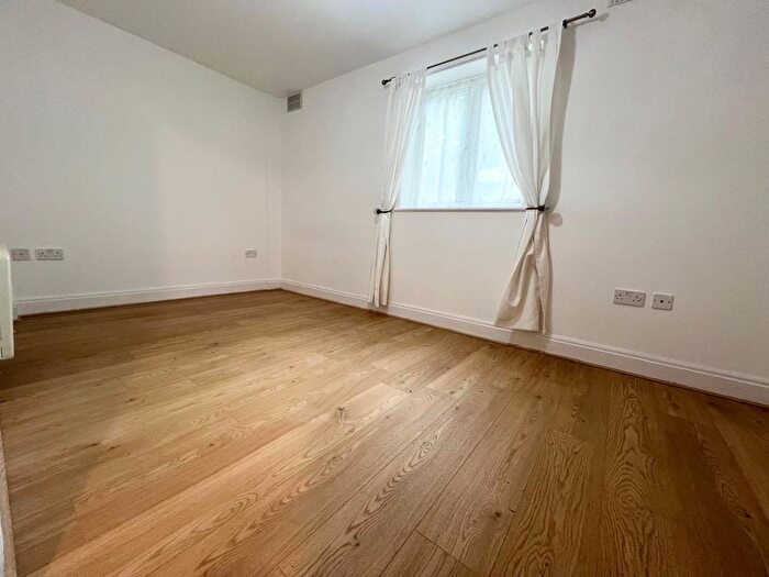 1 Bedroom Flat To Rent In Temeraire Place, Brentford, TW8